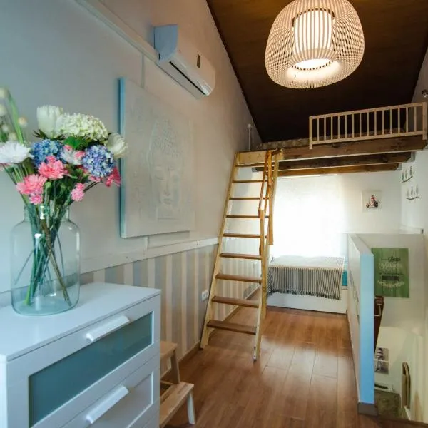 La casita azul de la playa, hotel in Valencia