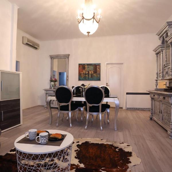 Apartment Papalic Palace