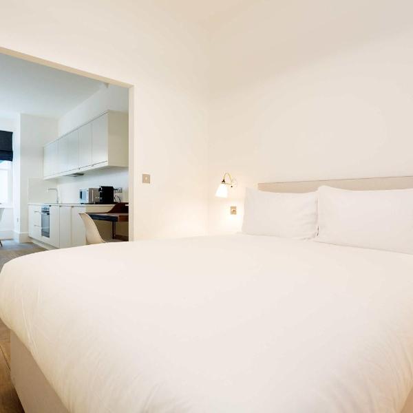 Veeve - Contemporary in Swiss Cottage, London