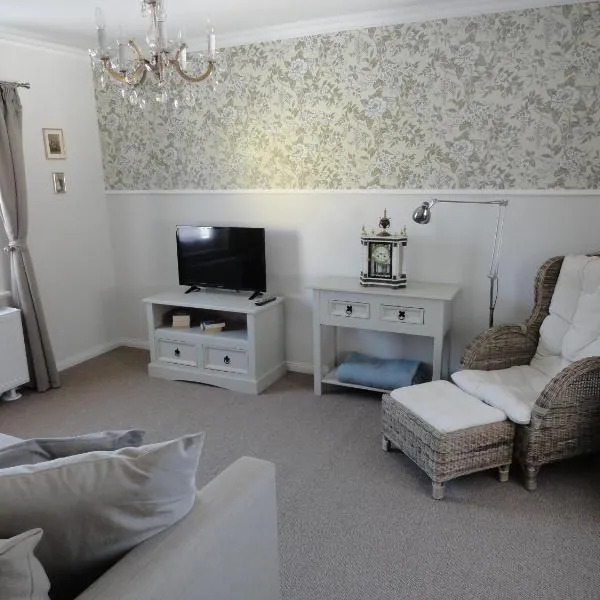 Cottage Ferienwohnung mit Seeblick, hotel v destinaci Caputh