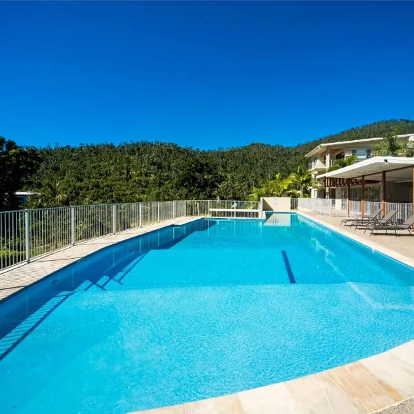 艾尔利顶峰公寓式酒店，位于埃尔利海滩的酒店