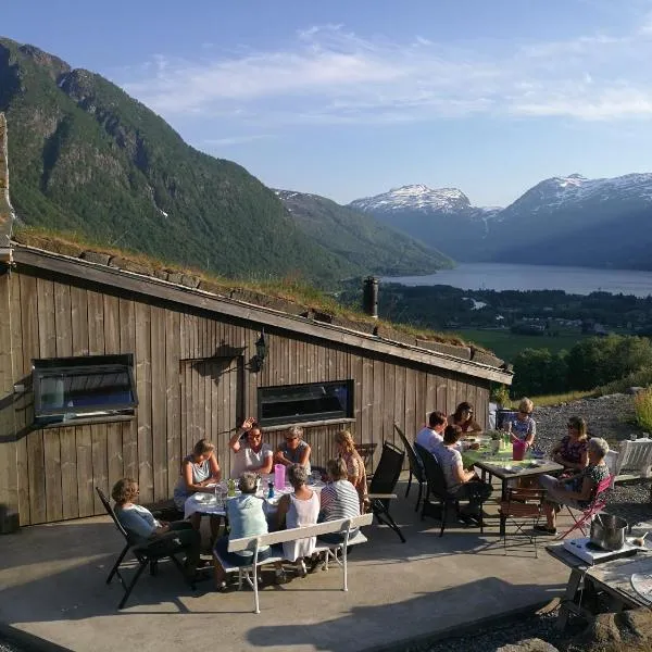 Ein heilt spesiell låve i Røldal, hotel in Røldal