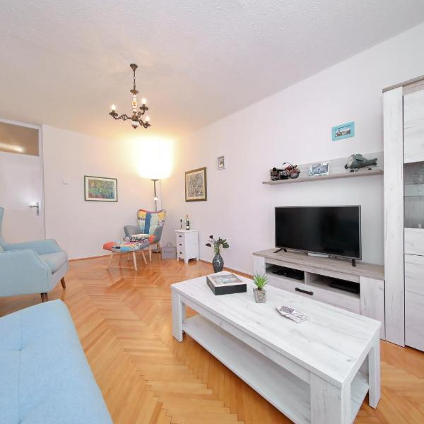 Apartman Lana in city centre with garage