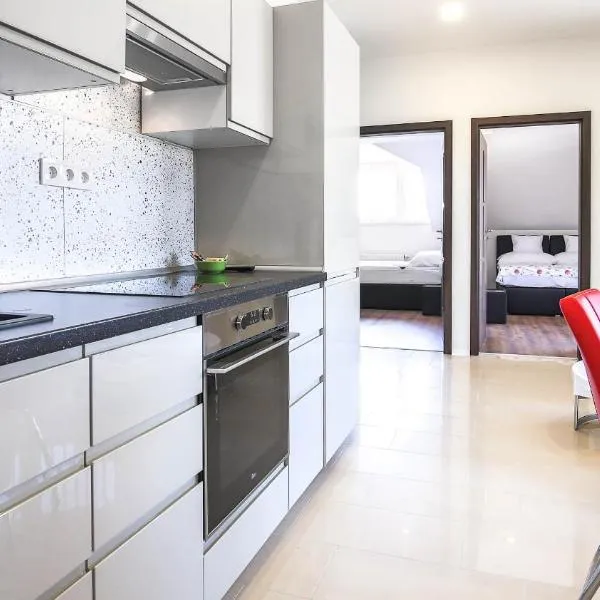 White Apartman Siófok, hotel in Siófok