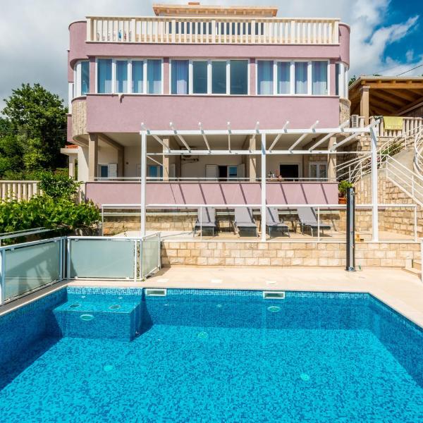 Villa with a swimming pool