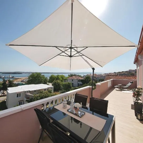 Apartments Floras, hotel in Tkon