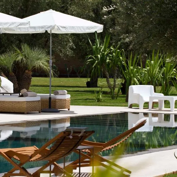 Hotel Les Cinq Djellabas，位于Douar Caïd Layadi的酒店
