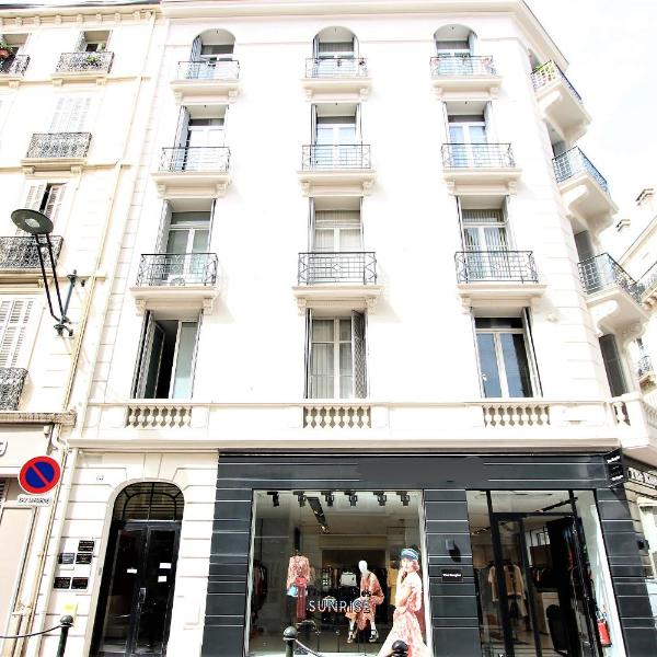 RUE D'ANTIBES CENTER