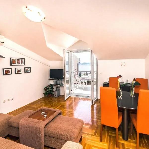 Lambrisa, hotel in Trogir