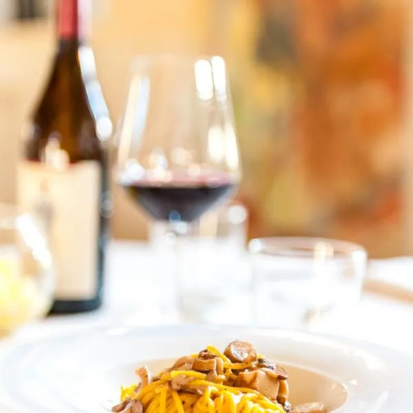 Hotel Il Campanile, hotel in Cherasco