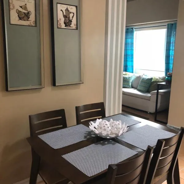 Loft condo beside Shangri-La Fort，位于马尼拉的酒店