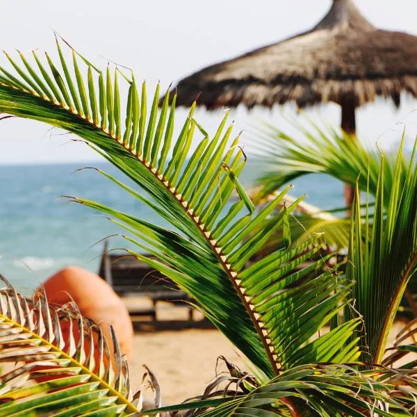 Pure Plage, hotel in Lomé