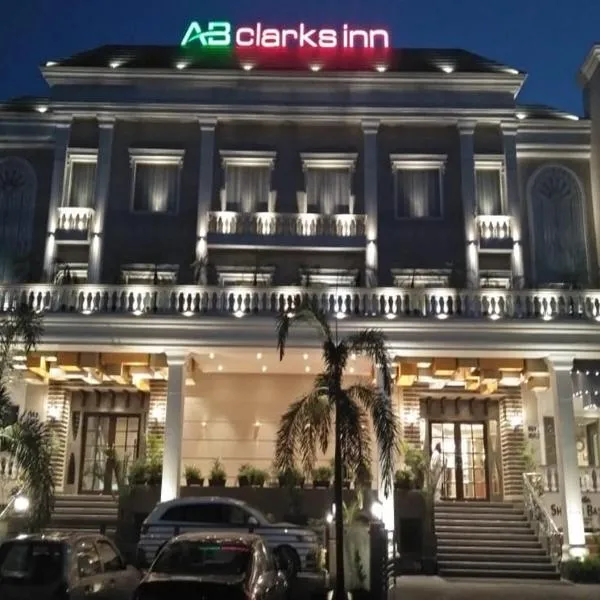 AB Clarks Inn Jalandhar: Jalandhar şehrinde bir otel