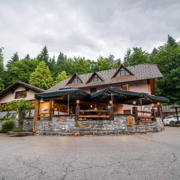 Guest House Frata, hotel v destinaci Dvor