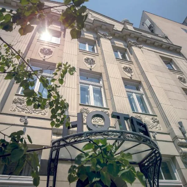 Public House Hotel, hotel in Belgrade