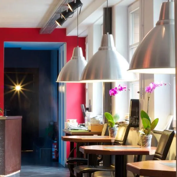 BXLROOM Guesthouse, hotel in Brussels