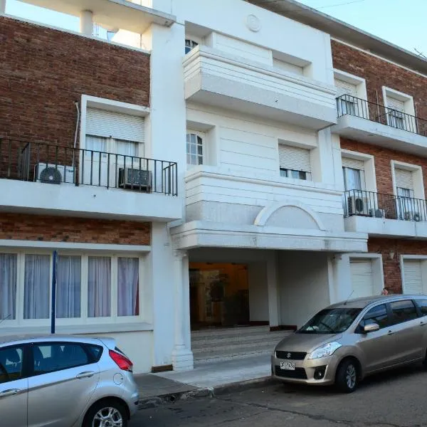 Hotel Crown, hotel in Melo