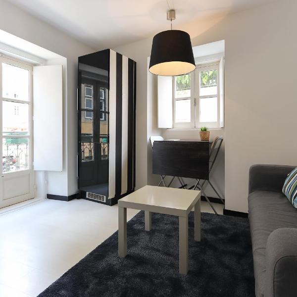 Tailor Made Flat in Central Bairro Alto