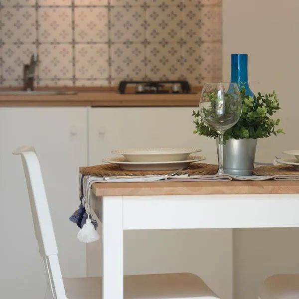 Holiday House D' Anna 68、アジェーロラのホテル