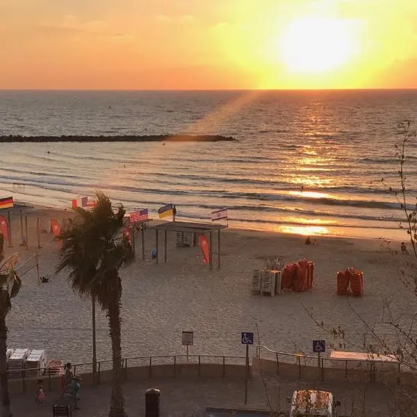 Amazing apartment for 3 guests steps from the beach, hotell sihtkohas Netanya