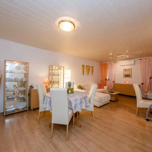 Apartment Patricia, hotel v Rabu