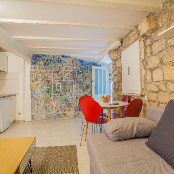 Honey Art Apartment
