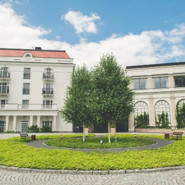 Hotel SPA Dr Irena Eris Polanica Zdrój، فندق في بلنيتسا زدري