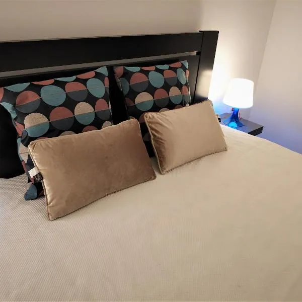 Sleep & Go Faro Airport Guest House, hotel in Faro