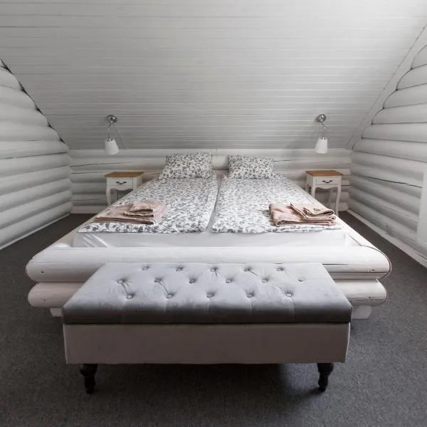 Öböl Liget vendégházak, hotel in Abádszalók