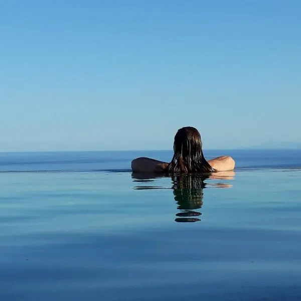 The Infinity 180 Luxury Suites, ξενοδοχείο στη Μηλιά