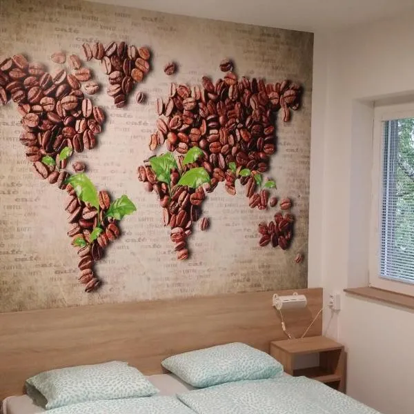 Delfin, hotel ve Štúrově