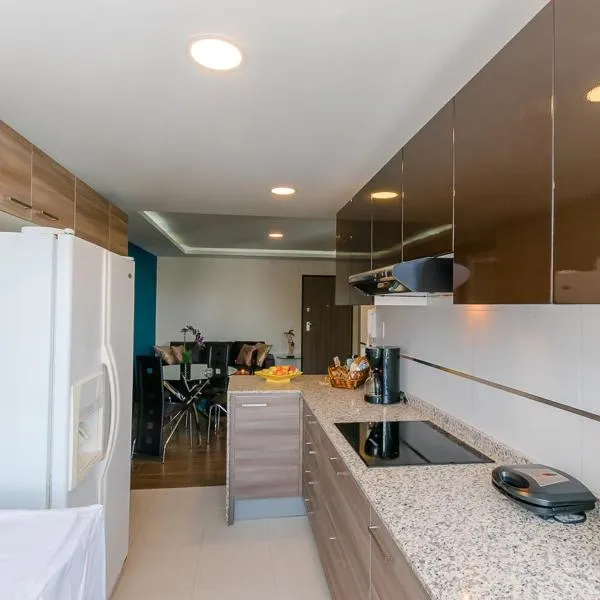 Suite de Lujo, Piso Alto, junto Parque Carolina, Generador electrico, hotel in Quito