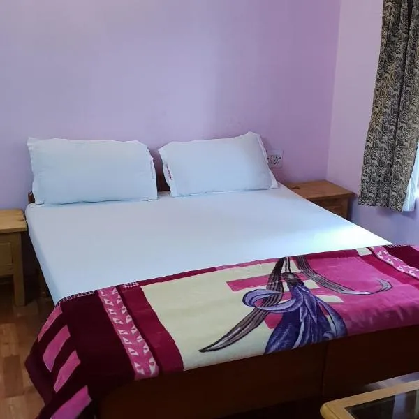 Cottage Mini For Backpackers & Small Family, hotel v mestu Manāli