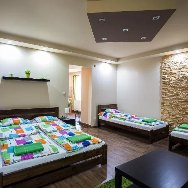 Türkiz Apartman, отель в Токае