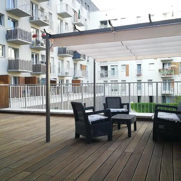 Apartament nad Odrą z tarasem, hotel in Wrocław