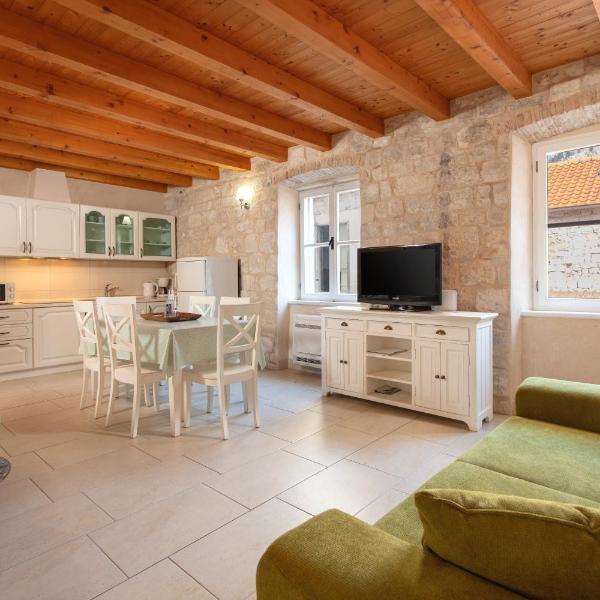 Villa Mama - Traditional Apartments in Omis, free parking