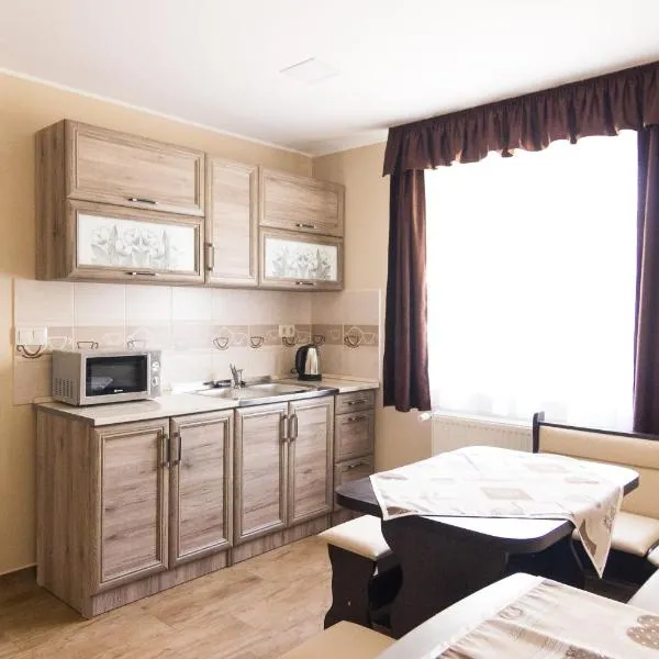 Viesnīca Cuha-gyöngye Apartmanház pilsētā Zirca