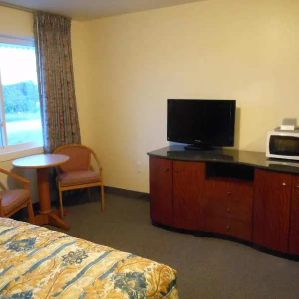 Krystal Penguin Inn, hotel v mestu Charlestown