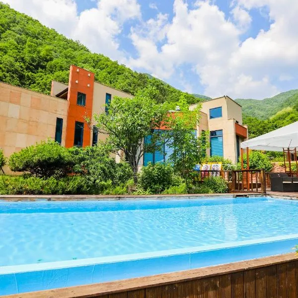 Viesnīca Penatess Pool Villa pilsētā Čhundžu