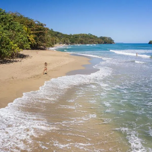 Playa 506 Beachfront Hostel, hotel in Puerto Viejo