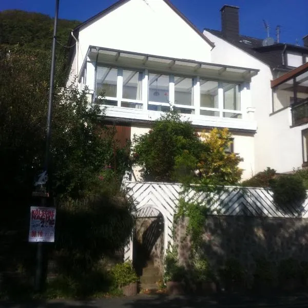 Ferienhaus Moselblick mit kostenfreien ÖPNV-Ticket, hotel v destinaci Ürzig