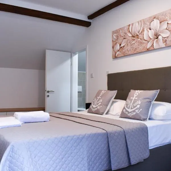 Airport room's Residence Garden, hotel in Velika Gorica