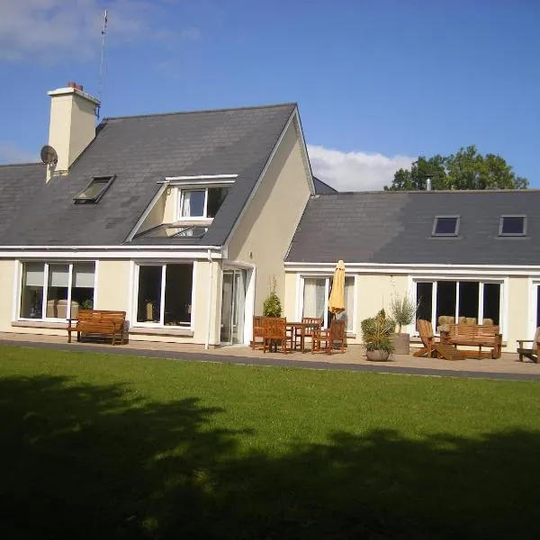 Camillaun Lodge with Lough Corrib Boat Hire, hotel en Oughterard