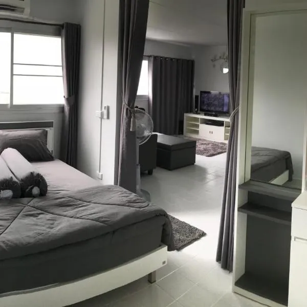 T11 Popula Condo by Prathomlerk, hotel in Pak Kret