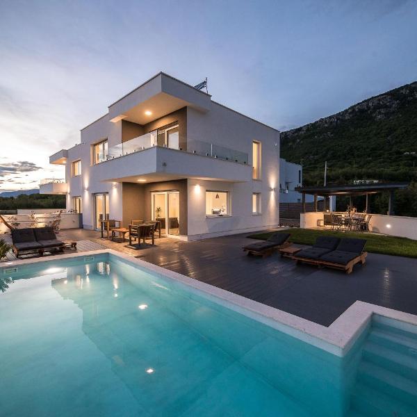 Luxury Villa Ena