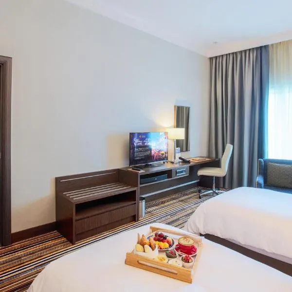 Naumi Hotel Dubai - formerly dusitD2 Kenz, отель в Дубае