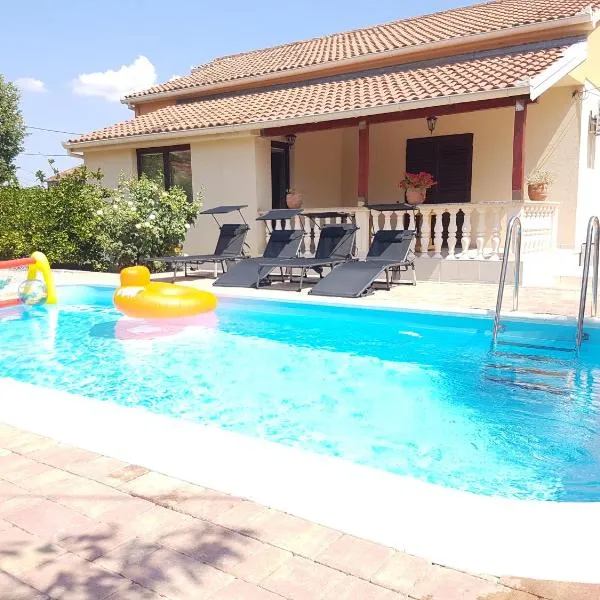 Vacation home Duilo, Hotel in Donji Zemunik