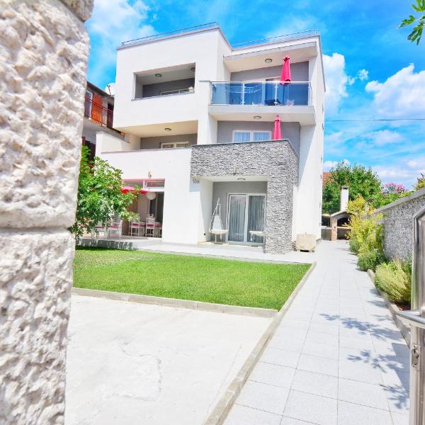 Apartments Maritea