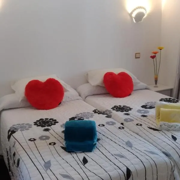 Apt Cardoso 3 ao lado da Praia Peneco, מלון באלבופיירה