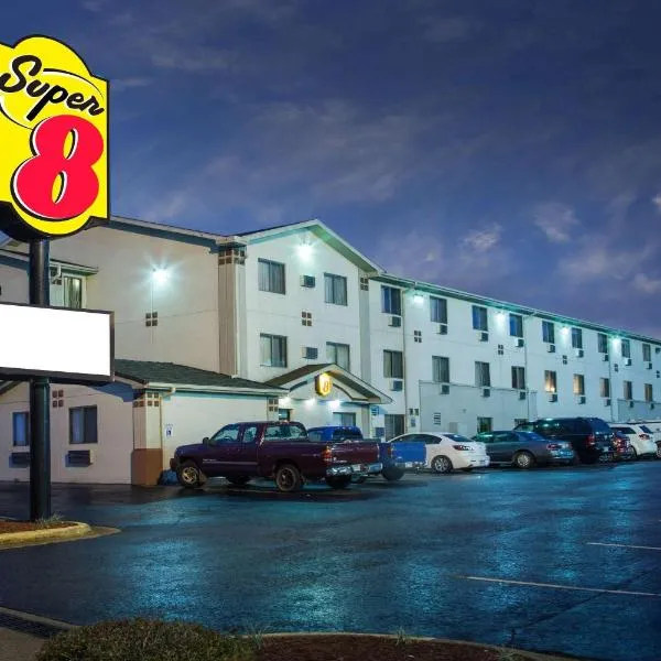 Super 8 by Wyndham Hot Springs, hotel in Hot Springs